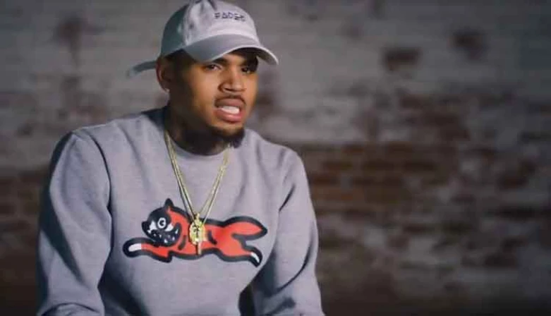 Chris Brown é acusado de estuprar e drogar mulher em iate de Diddy.