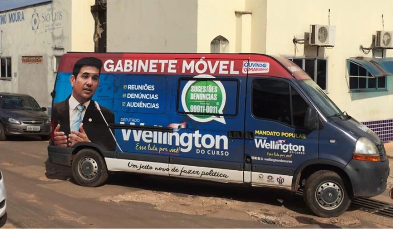 O pré-candidato tem circulado com o veículo, que seria, segundo o MPF, seu “Gabinete Móvel”, fazendo antecipação de campanha eleitoral