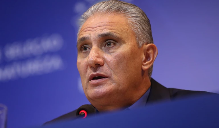 O técnico Tite (Adenor Leonardo Bachi) convocou hoje (21) os 23 jogadores.