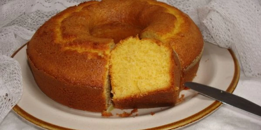 Bolo de fubá com leite de coco