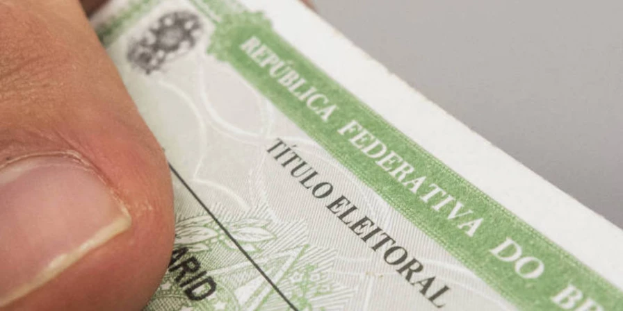 Os eleitores que não votaram no segundo turno precisam regularizar a situação.