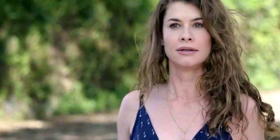 Isabel (Alinne Morais).