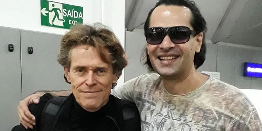 "Encontro emocionante", contou o fã que registrou o momento ao lado do ator.