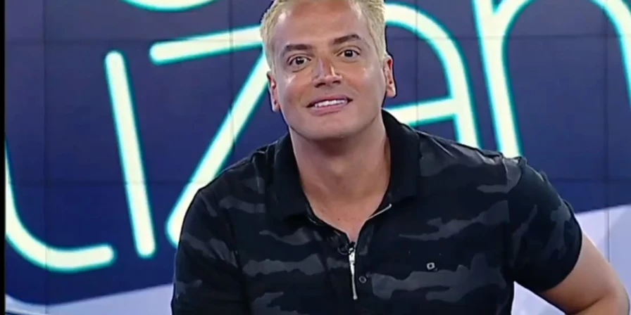 A responsável pela mudança de cor do cabelo de Léo Dias foi a companheira de programa Lívia Andrade.