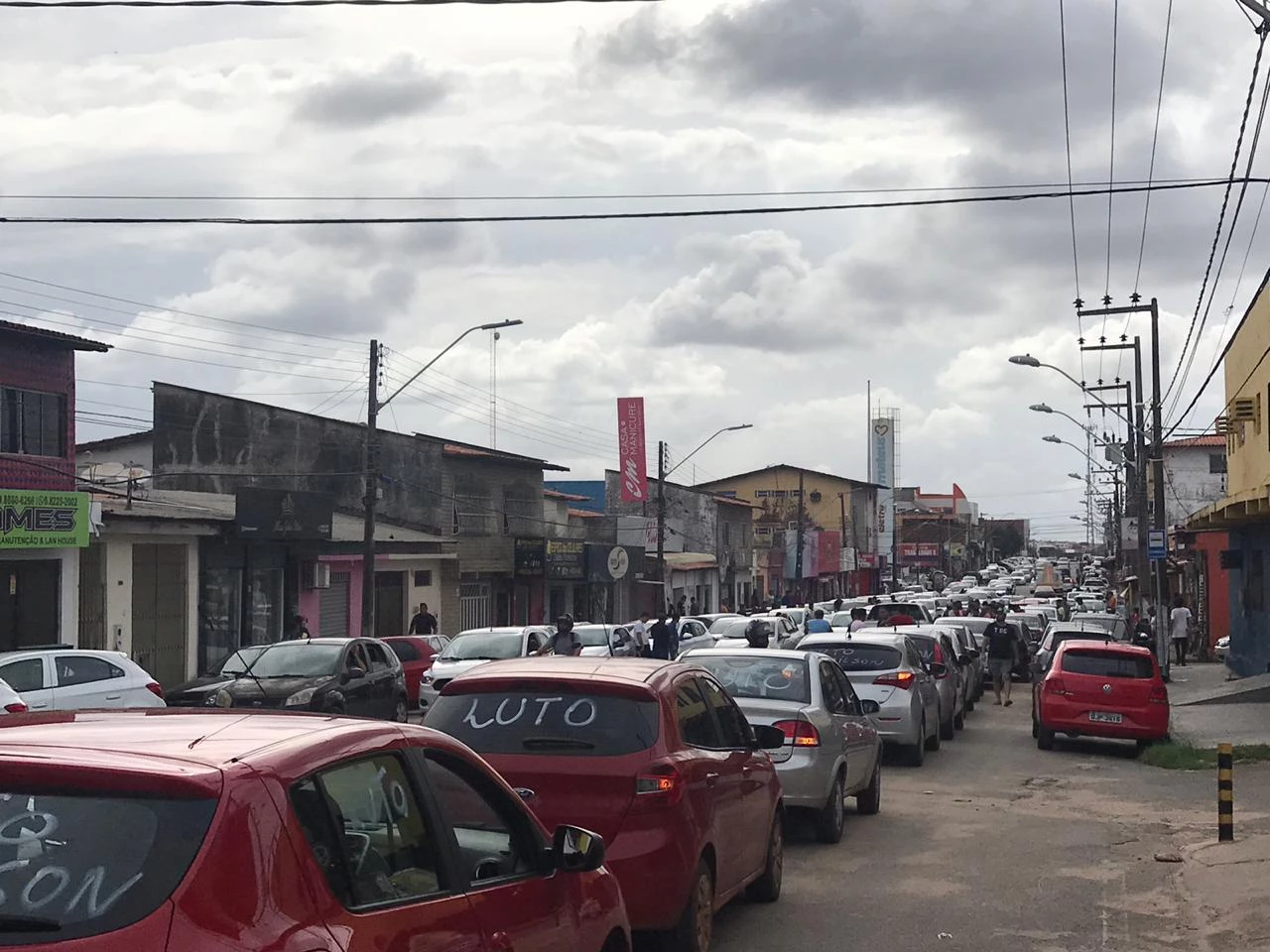 Cerca de 800 motoristas da Uber fizeram uma carreata pelas ruas do bairro do Cohatrac, seguindo até o local do velório. / Foto: Divulgação.