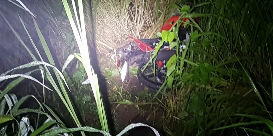 Ele transitava pela estrada quando perdeu o controle da motocicleta.
