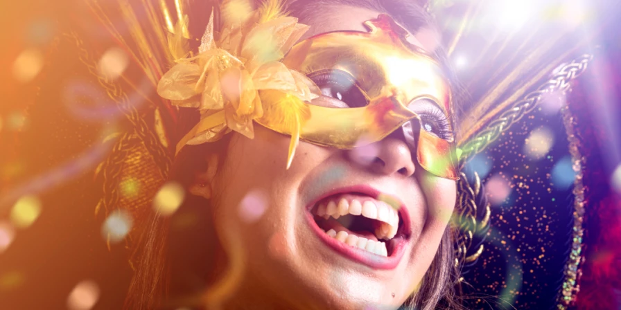 A hidratação é fundamental para a saúde geral durante os dias de folia.