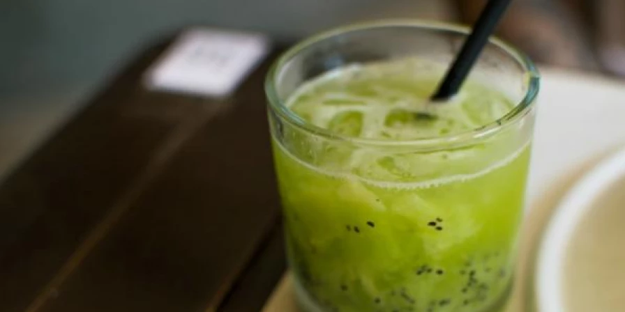 Receita de caipirinha de kiwi.
