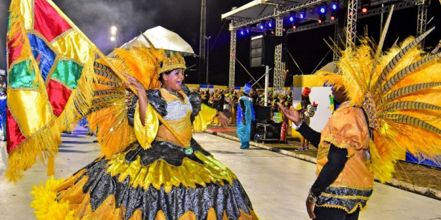 Desfile de Escolas de Samba em São Luís