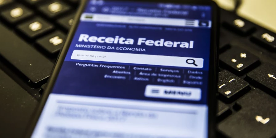 As pessoas que receberam até dois salários mínimos mensais durante 2024 estão dispensadas de fazer a declaração.