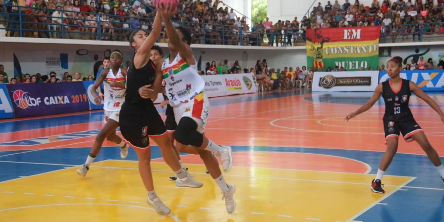 Tyler Scaife e Tati Pacheco foram as cestinhas da vitória, com 14 pontos cada.