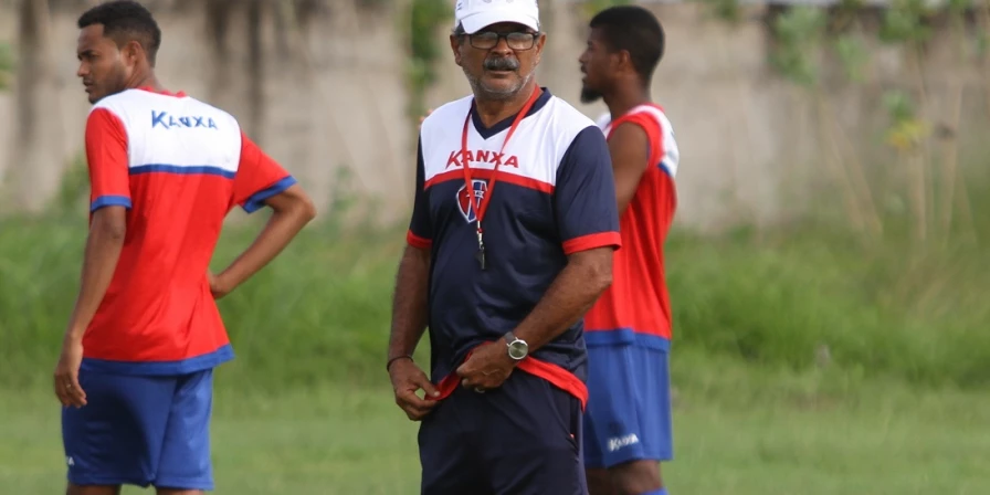Sandow Fecques, técnico do Maranhão Atlético.