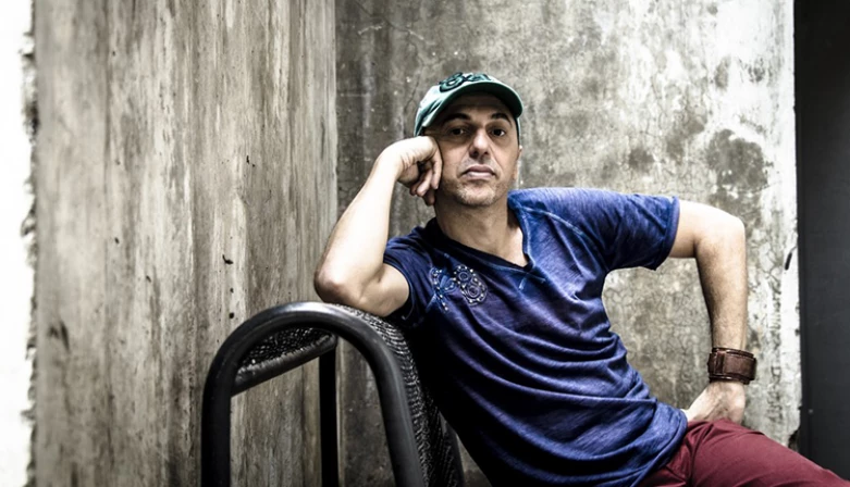 Zeca Baleiro e o Amor no Caos