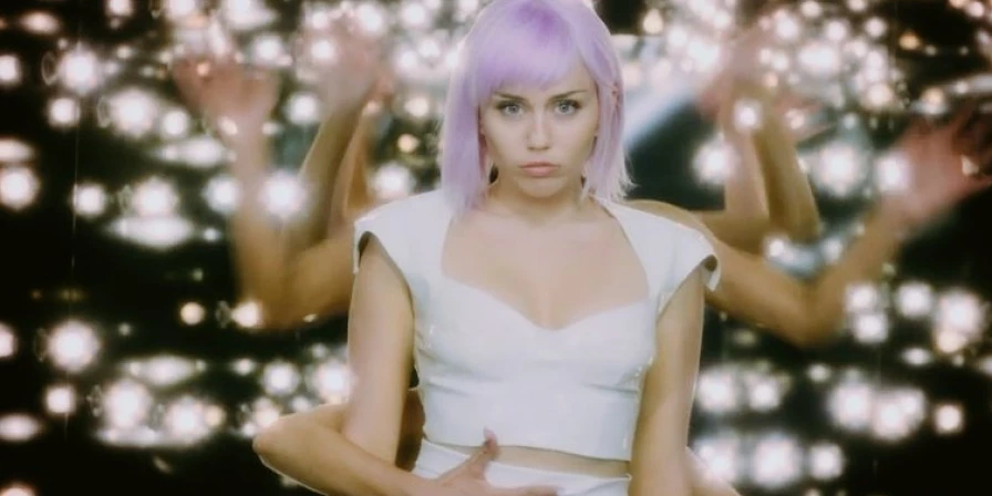 Além de Miley Cyrus, Andrew Scott e Anthony Mackie também são nomes confirmados para os novos episódios de Black Mirror.