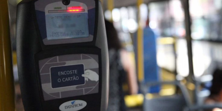 Para usufruir o direito, o estudante deve ter frequência regular comprovada e apresentar o cartão estudantil.