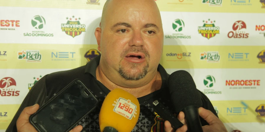 Julinho Camargo, técnico do Sampaio Corrêa.