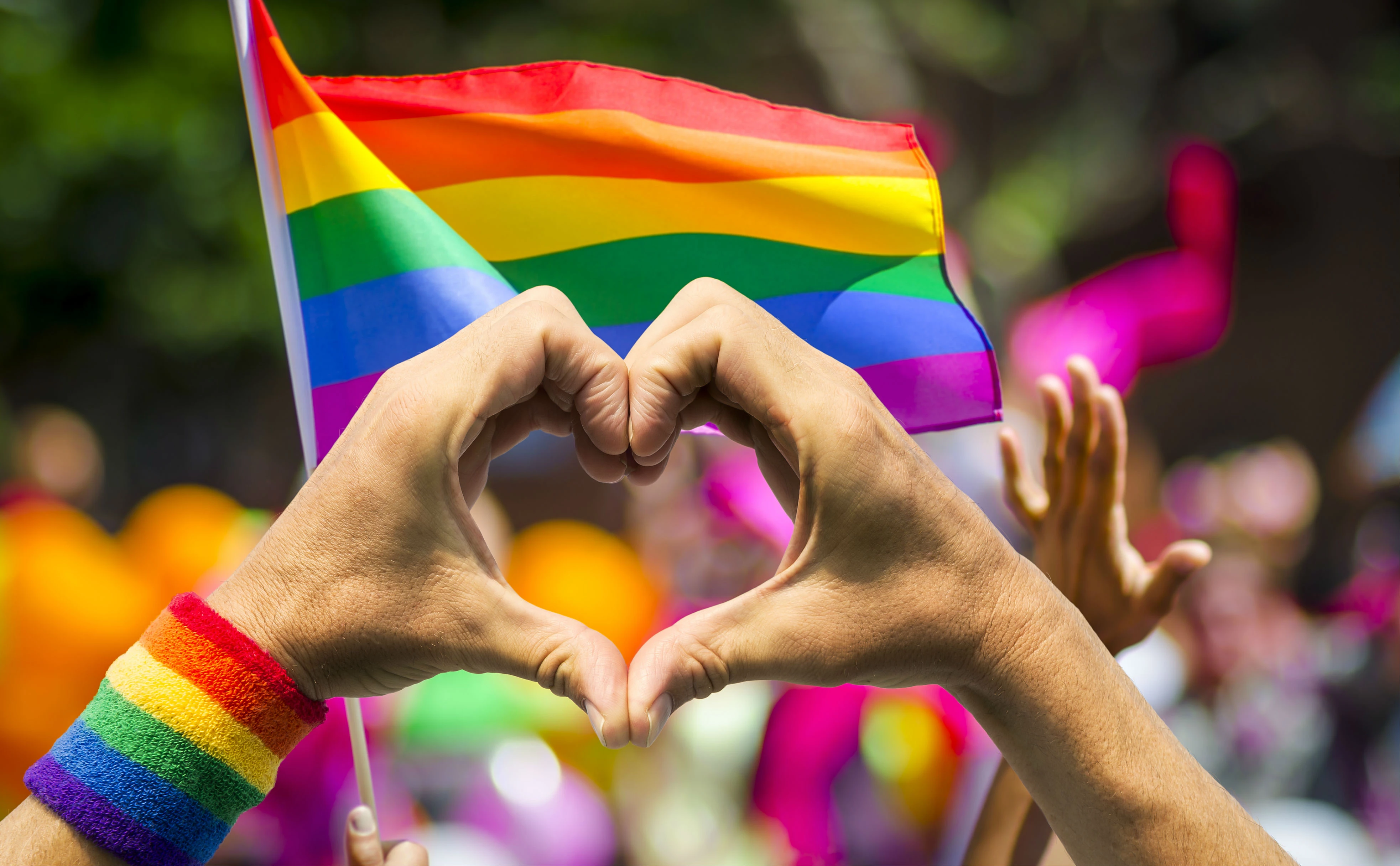 O Dia Internacional do Orgulho LGBT tem como objetivo dar visibilidade e conscientizar a população sobre a importância do combate à discriminação.