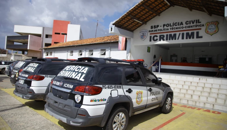 O corpo da vítima foi removido para o IML e sem identificação.
