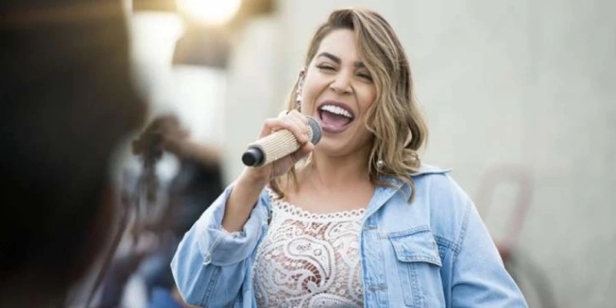 Naiara Azevedo teve show suspenso.