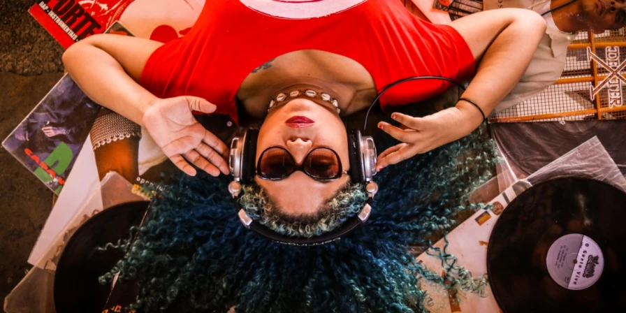Exprimindo suas ideias, sentimentos e lutas por meio do hip hop, a Dj Laís iniciou no nesse gênero musical em 2017.