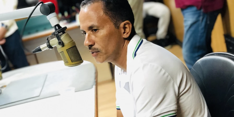 Manoel Gomes em entrevista na rádio Mirante AM.