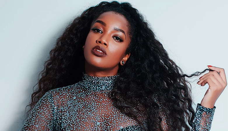 Iza lança single Evapora com participações gringas