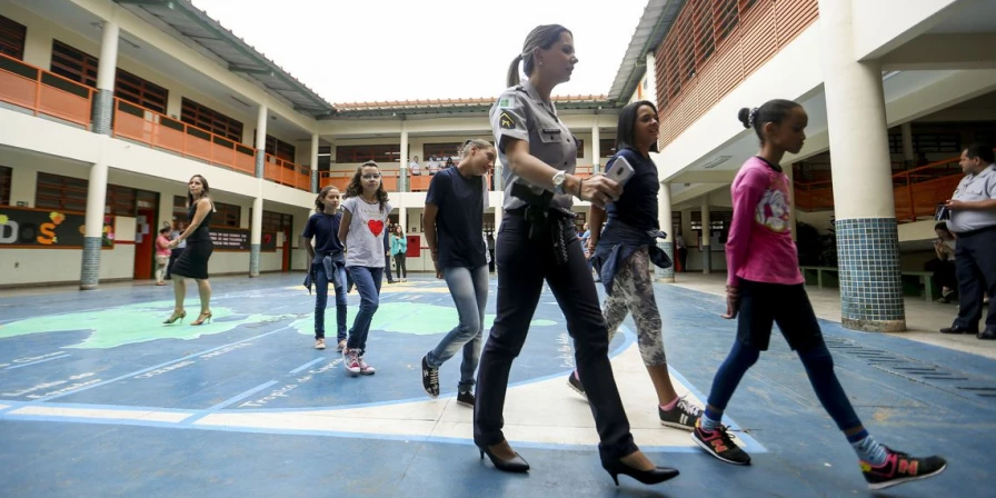 A parceria do MEC com o Ministério da Defesa busca promover um salto na qualidade educacional do Brasil.