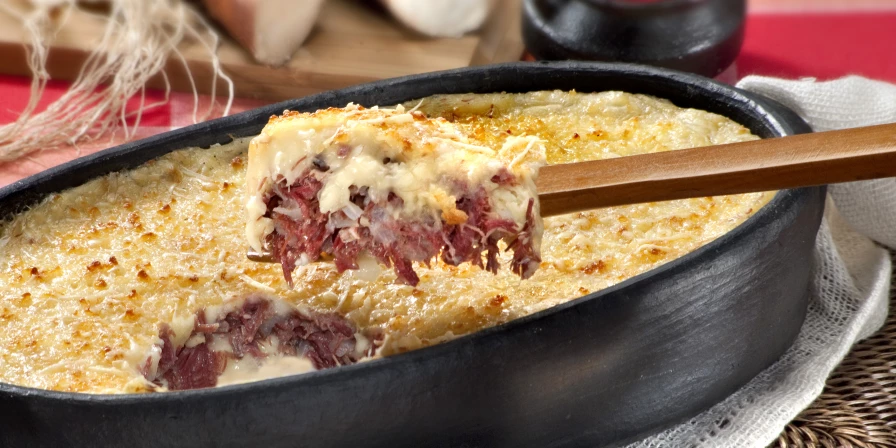Escondidinho de mandioca com carne seca