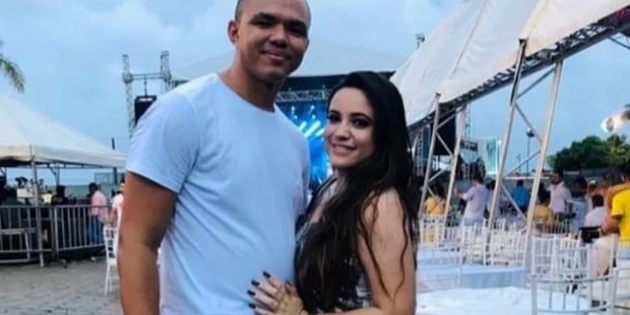 Carlos Eduardo Nunes Pereira e Bruna Lícia.
