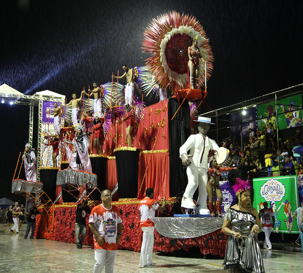Carro alegórico da Flor do Samba. Foto: Luciano Dias / Imirante.com