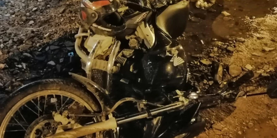 Motocicleta usada por Raylson e o comparsa durante o assalto.