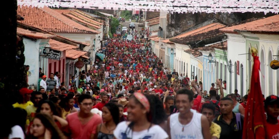 A cada ano a cidade histórica de Alcântara abriga uma das maiores festas do Divino Espírito Santo do país.