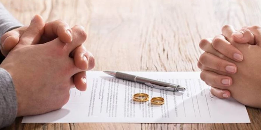 A lei determina que podem se divorciar em cartório os casais sem filhos menores ou incapazes.