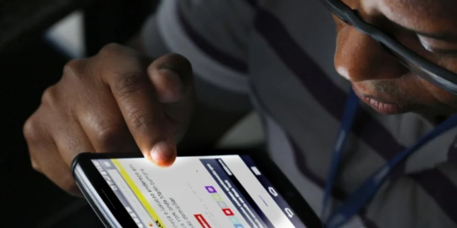 Criminosos têm usado redes sociais e robôs em ataques contra pré-candidatos