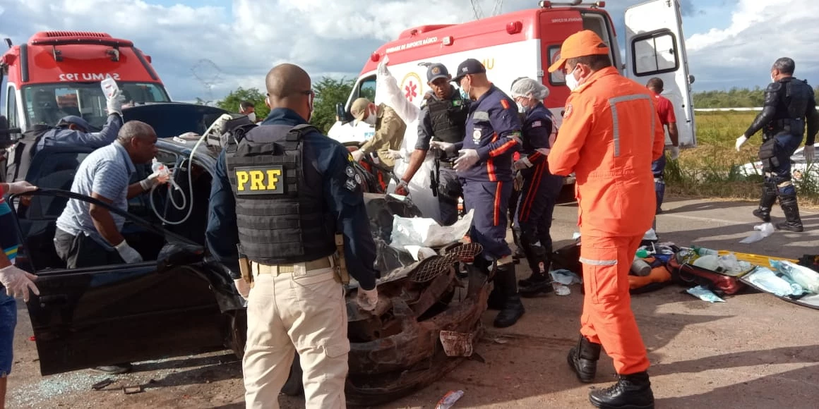 Equipes da PRF, do Serviço de Atendimento Móvel de Urgência (SAMU 192), Bombeiros e IML/ICRIM foram acionadas para atender as vítimas. / Foto: Divulgação/PRF-MA.