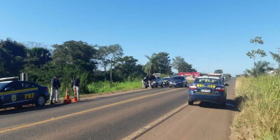 Segundo a PRF, a abordagem aconteceu no km 260 da rodovia.