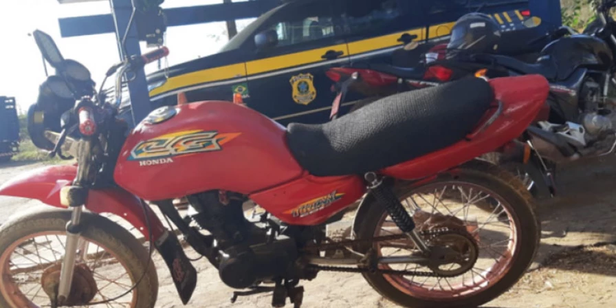 Motocicleta possuía registro de roubo.