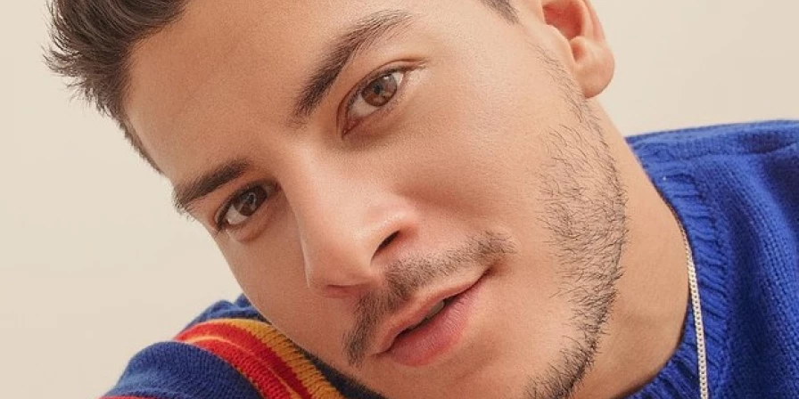 Arthur Aguiar é contaminado por vírus após cirurgia e passa dias na cama