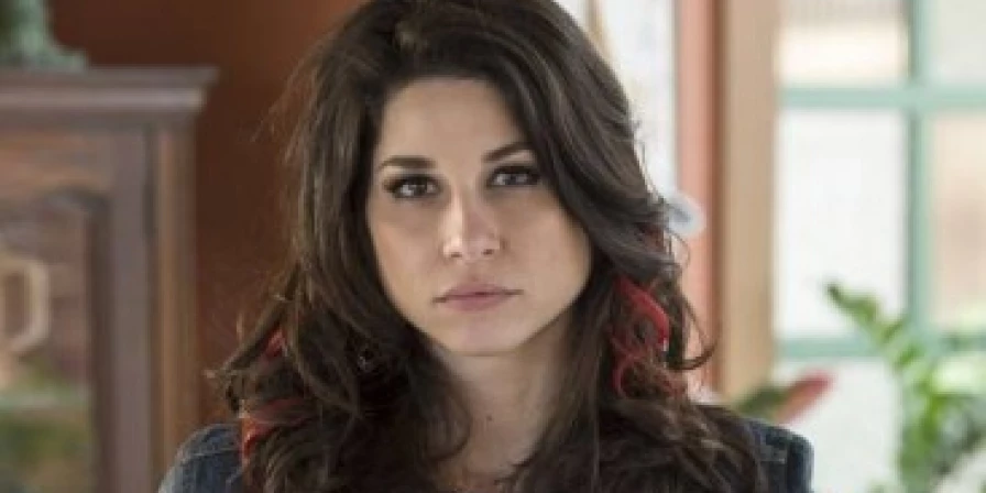 Carmela (Chandelly Braz).