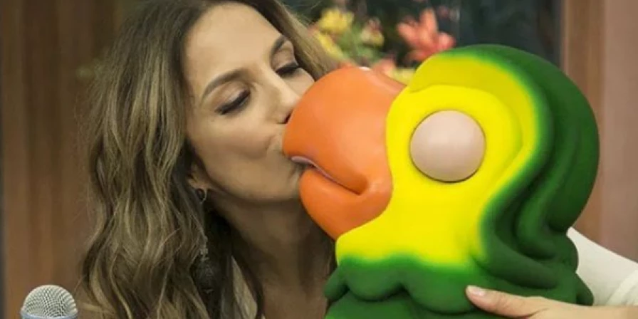 A cantora Ivete Sangalo foi uma das artistas que prestaram homenagem ao ator Tom Veiga.