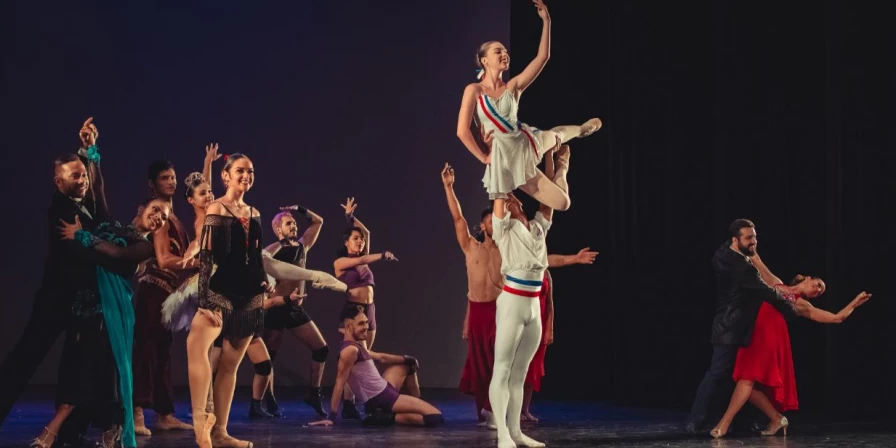 Para assistir aos espetáculos, basta levar um quilo de alimento não perecível para trocar por um par de ingressos, na bilheteria do Teatro Arthur Azevedo.