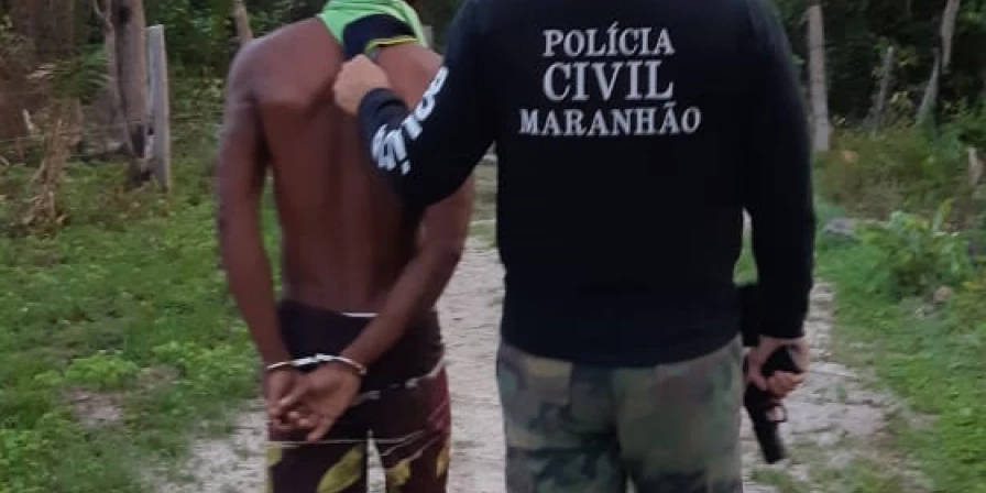 De acordo com a polícia, após o crime, o suspeito empreendeu fuga e, após investigação policial, foi descoberto seu paradeiro na zona rural de Cajari.