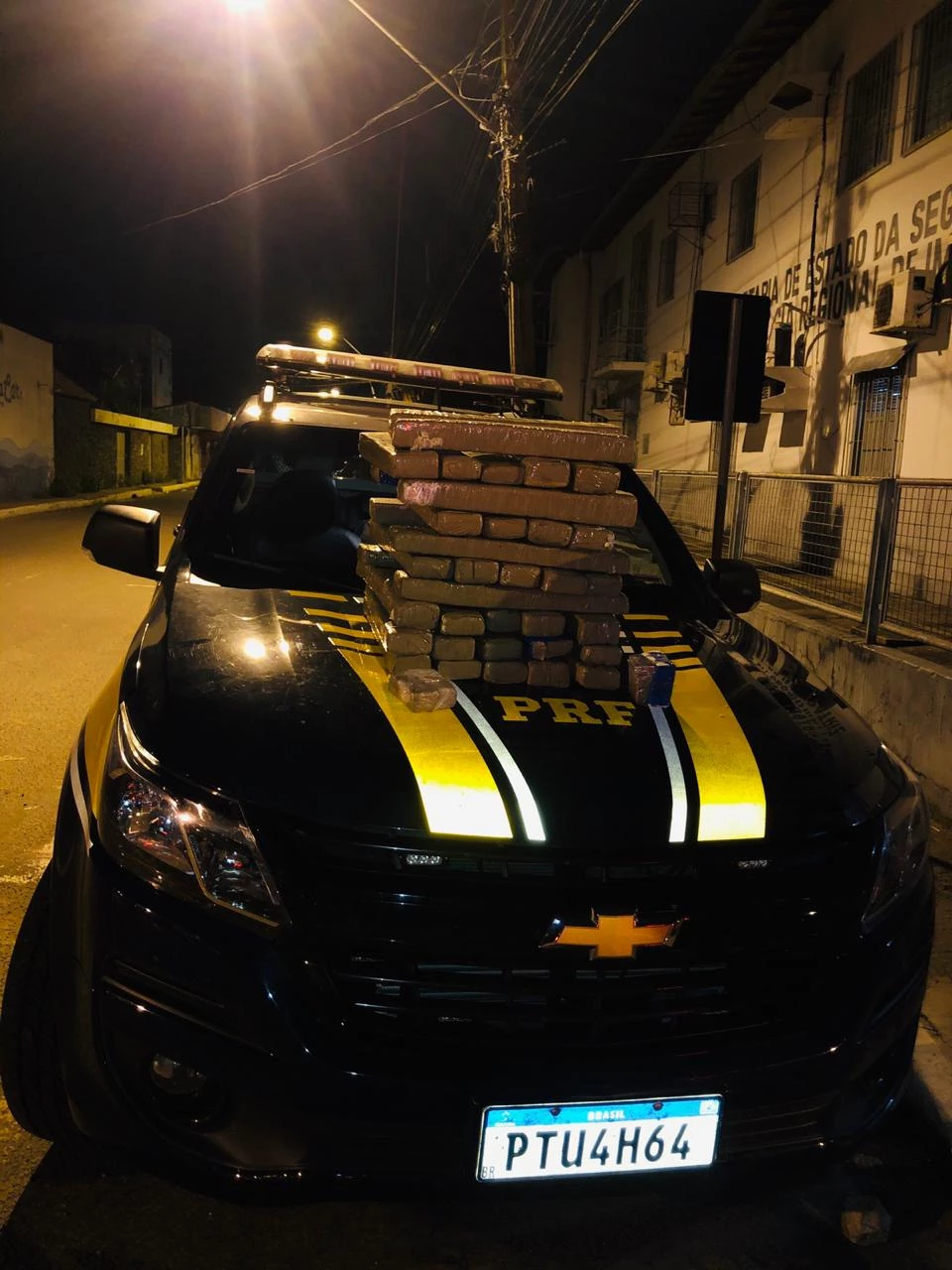 Droga apreendida pelos policiais. (Foto: divulgação / PRF)