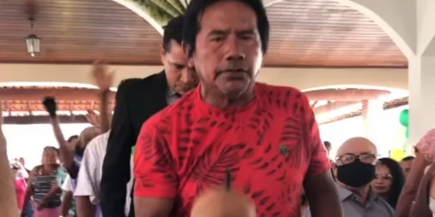 Índios fizeram entrada festiva para celebrar a posse de Marcelo Krikati.