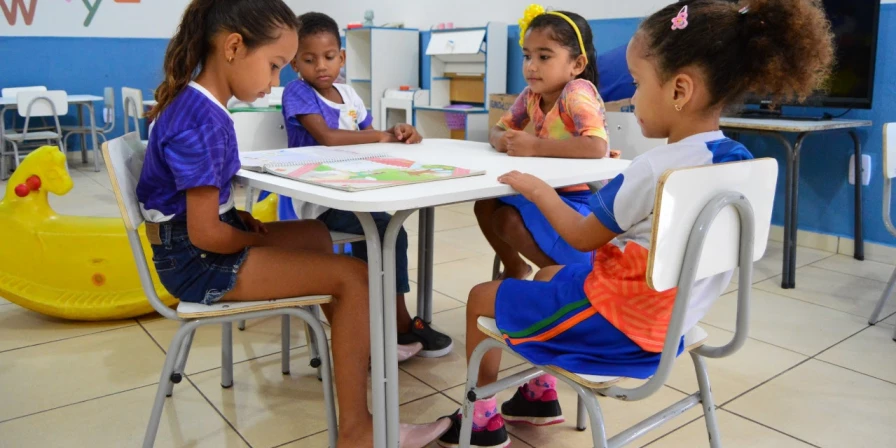 A comunidade escolar e as famílias interessadas em ingressar na rede de ensino público deverão ficar atentas aos prazos, conforme as etapas.