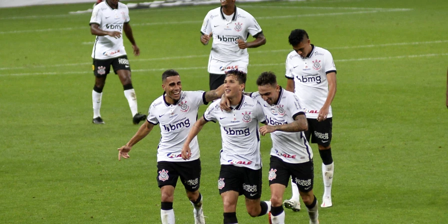 O Corinthians não teve dificuldade para vencer o Fluminense na Neo Química Arena.