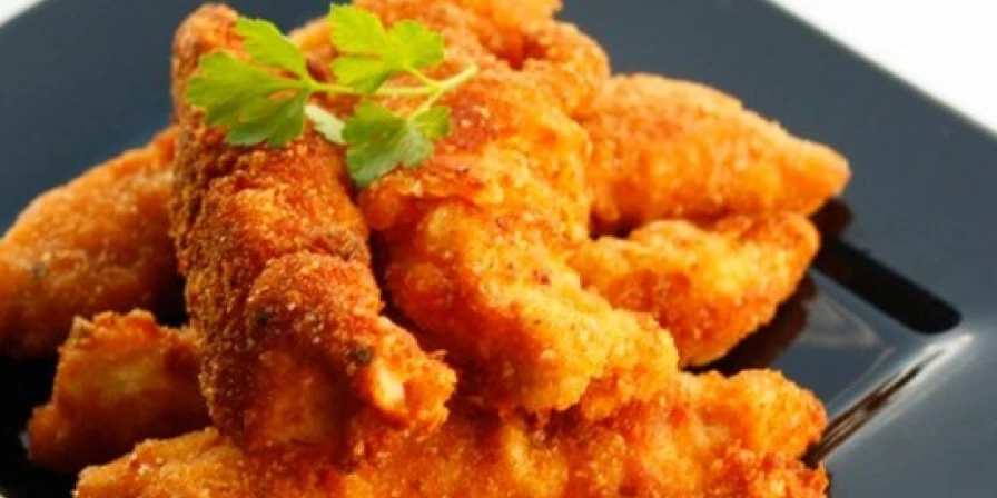 Frango empanado com queijo e presunto