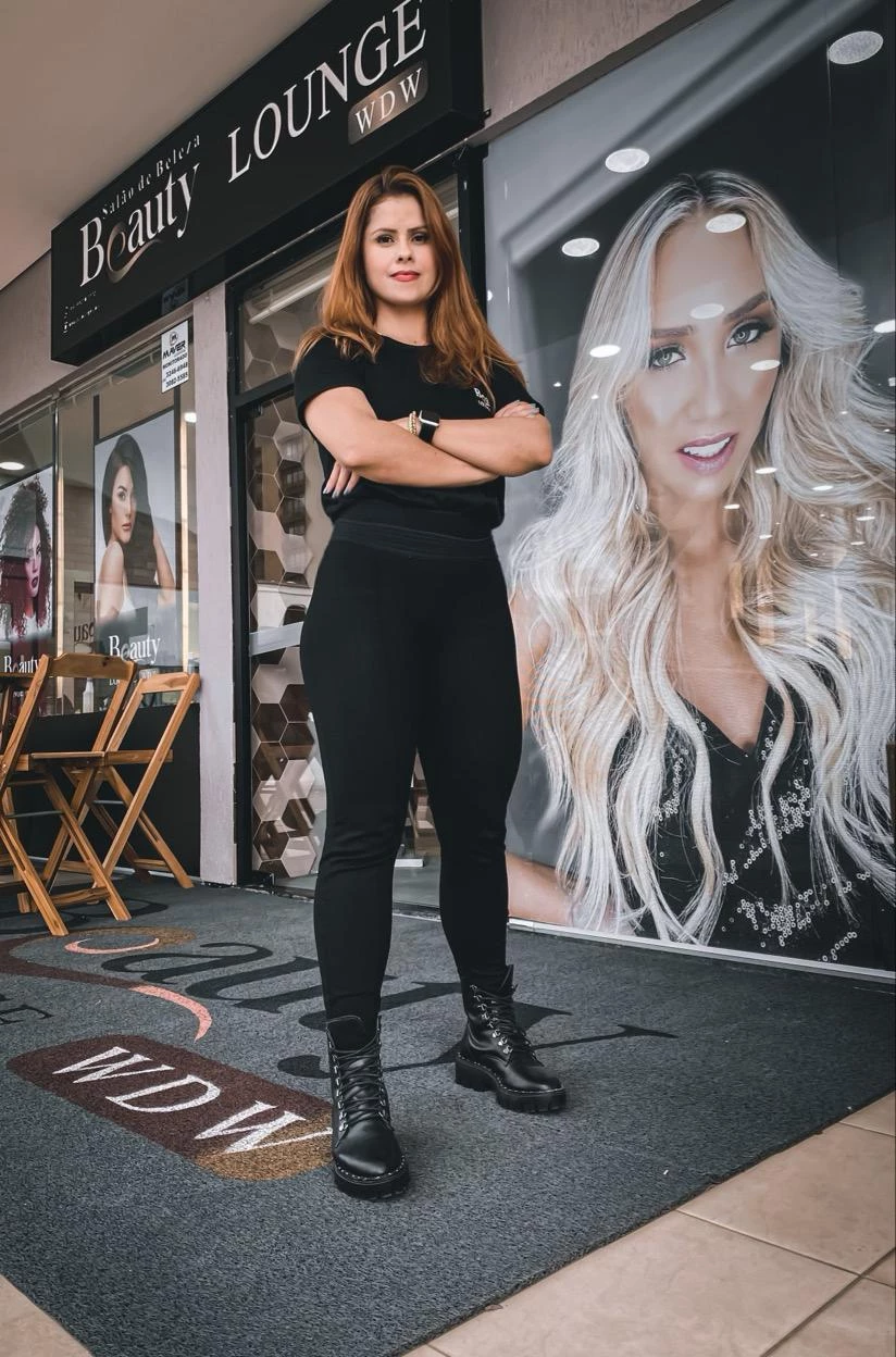 Paula Lima, atende todos os dias no Beauty Lounge WDW. (Foto: Divulgação).