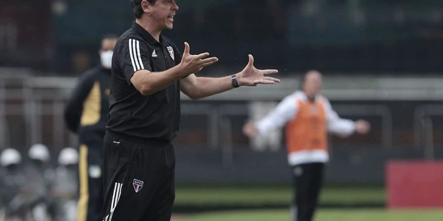 Fernando Diniz não é mais técnico do São Paulo.