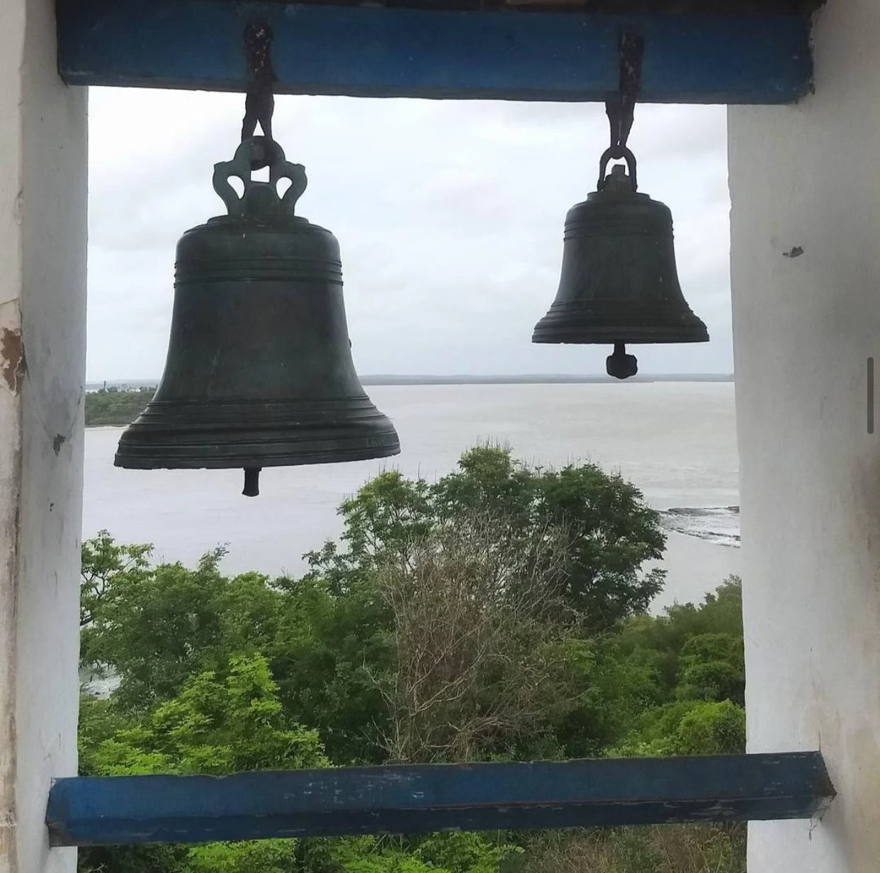 Visão do mirante localizado na Capela de Nossa Senhora do Desterro, em Alcântara. / Foto: Divulgação/Caroline Aranha